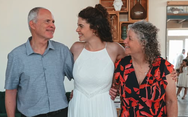 Ex-captives Keith, Aviva Siegel walk daughter down aisle at her wedding